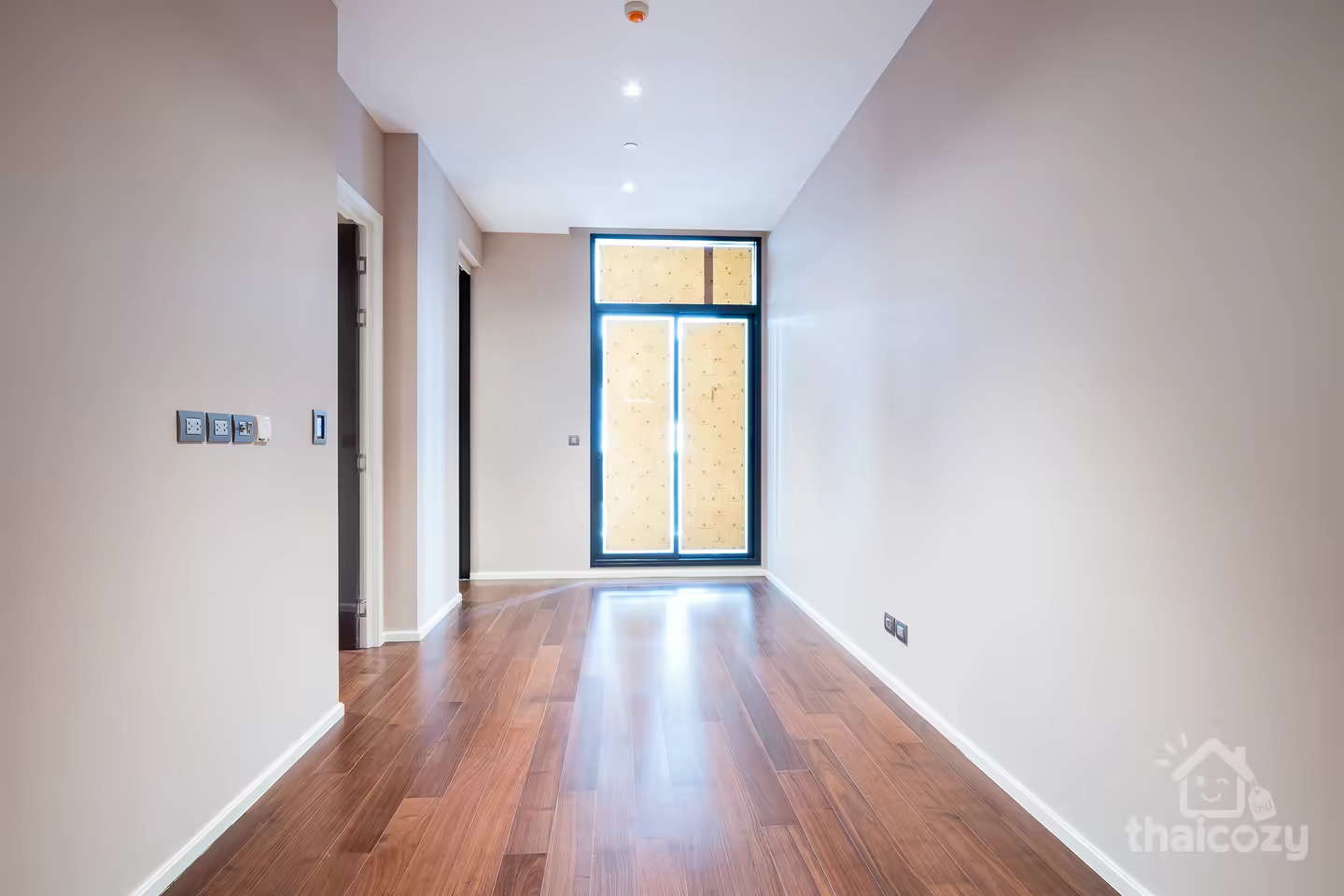 Luxury condo, just 100m to EmQuartier photo 1
