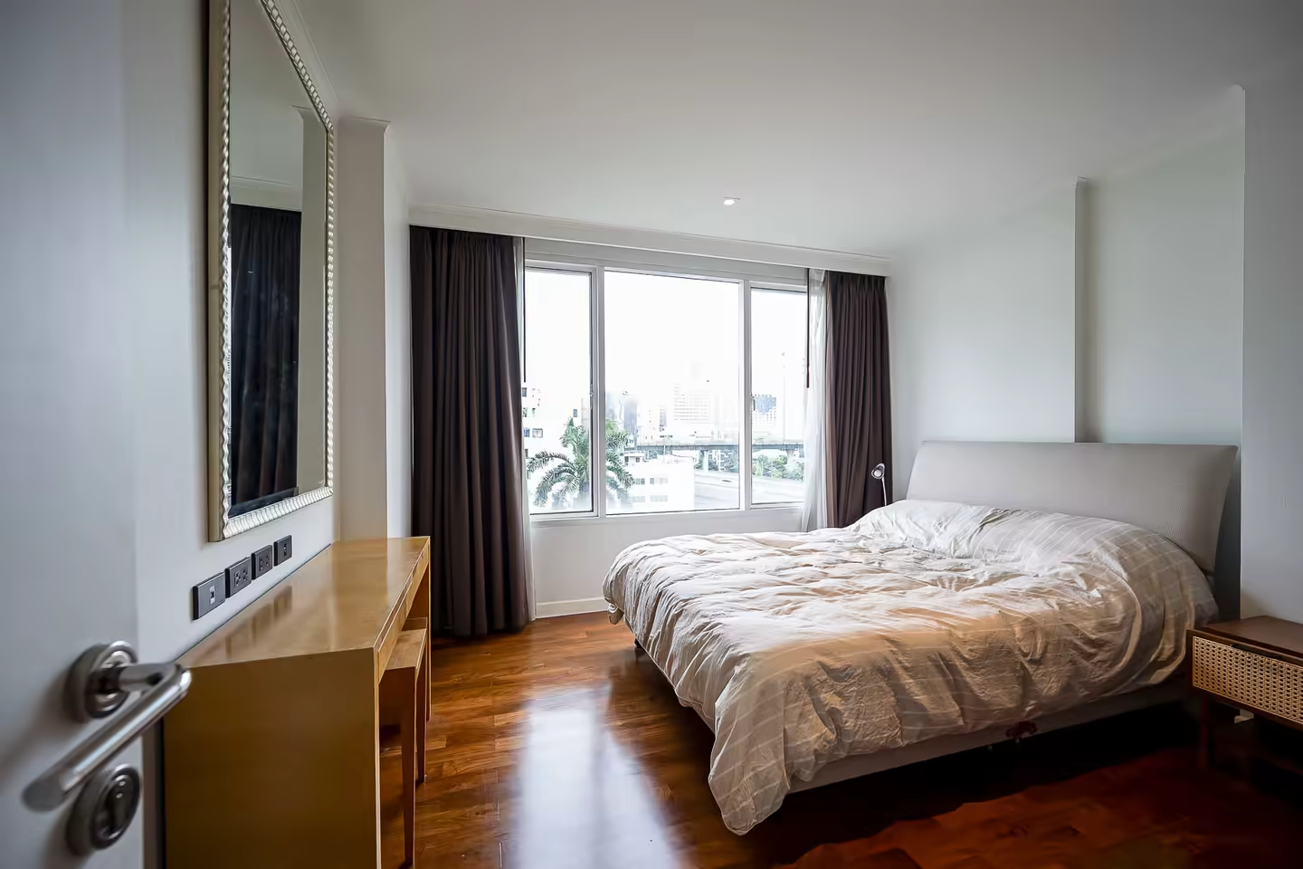 Baan Siriruedee, Low-rise condo near BTS Ploenchit/many shops photo 2