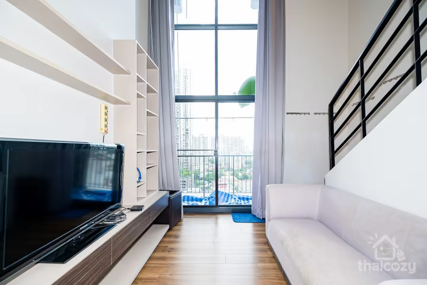 Condo 240m to BTS Saphan Kwai near shops photo 1