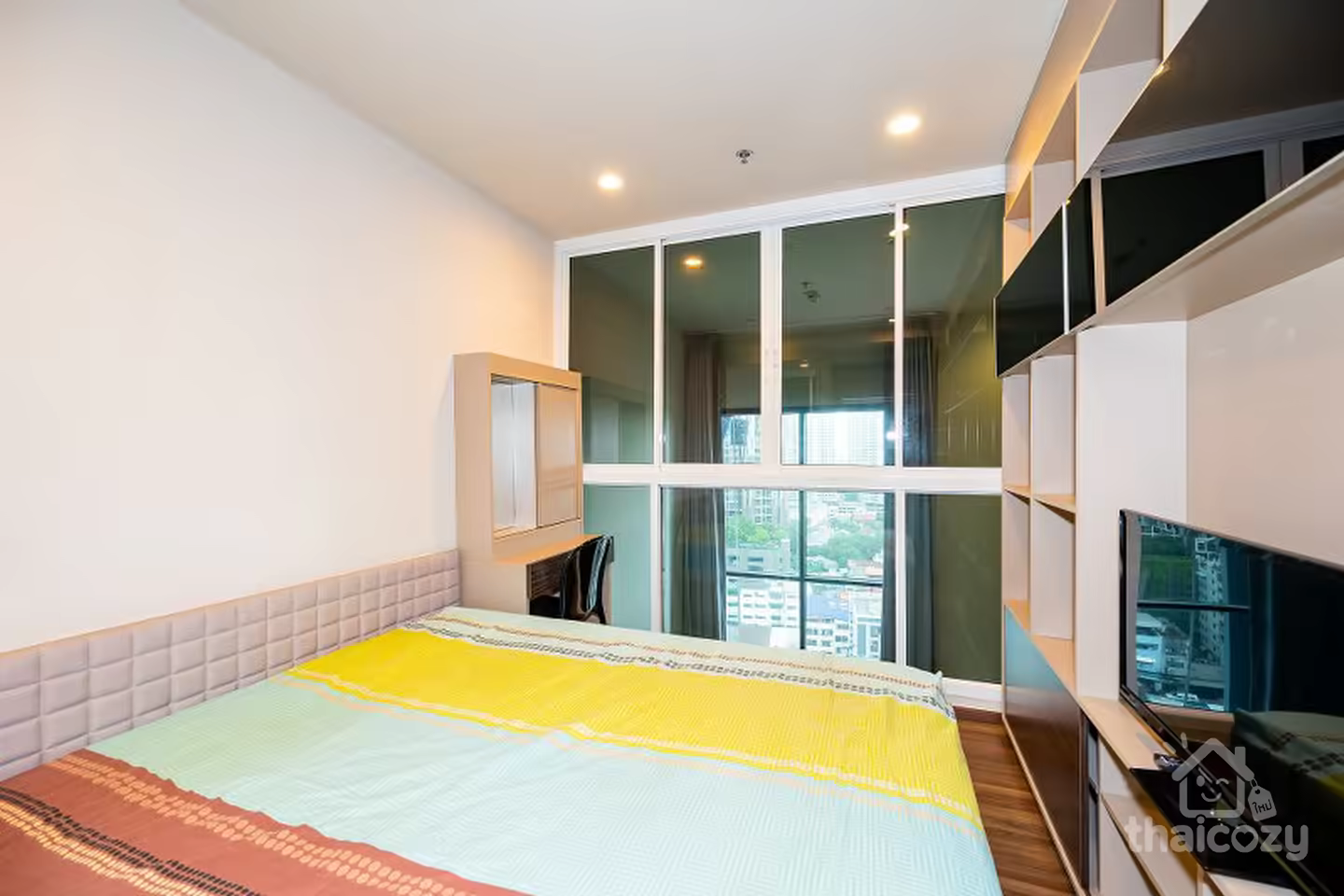 Condo 240m to BTS Saphan Kwai near shops photo 2