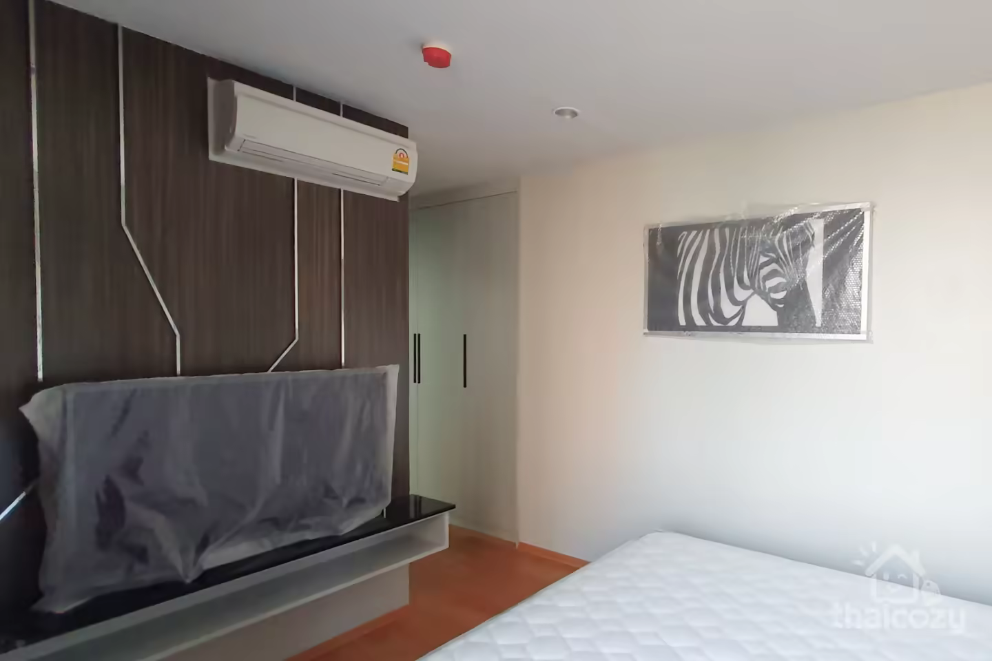 Condo near BTS Surasak and school photo 2
