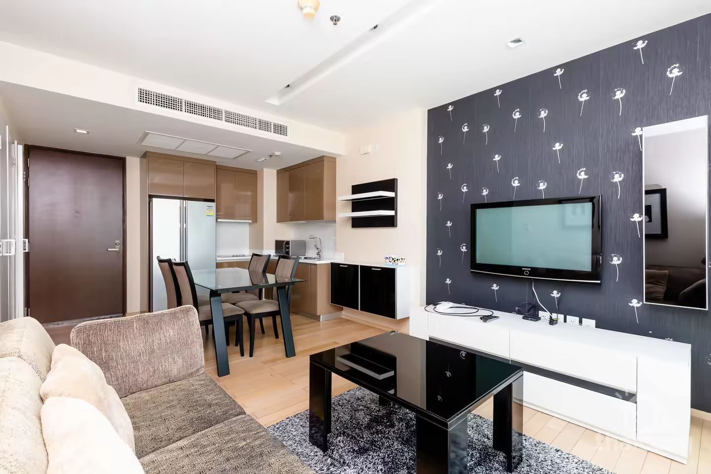 2 bedroom unit for sale, just a few steps from Thonglor BTS station photo 1