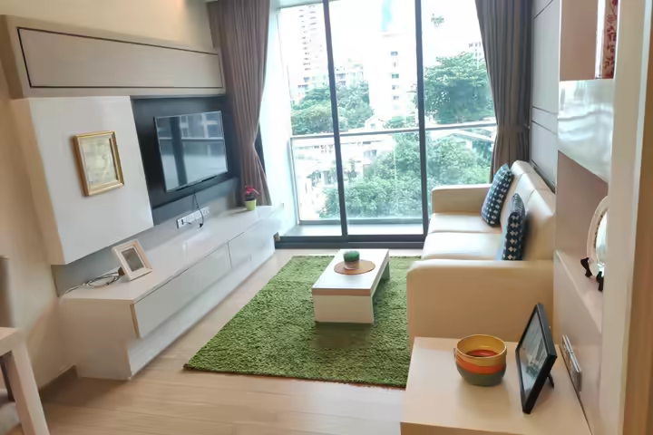 Via 49 great location close to Samitivej hospital and BTS Phromphong station.