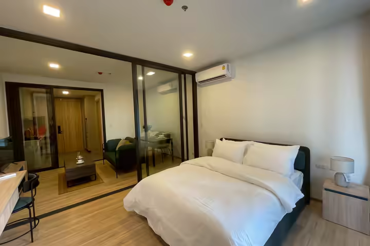 XT Extend your style at XT condominium. CONDO near all city's landmarks and BTS Phrayathai
