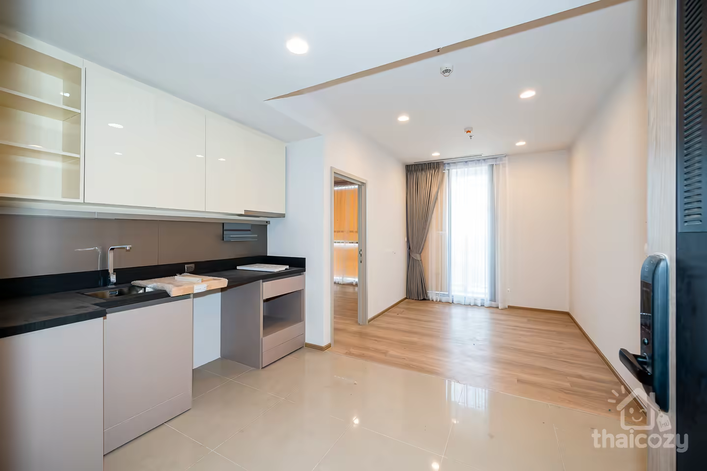 Oka HAUS 2BR Condo in Khlong Toei photo 2