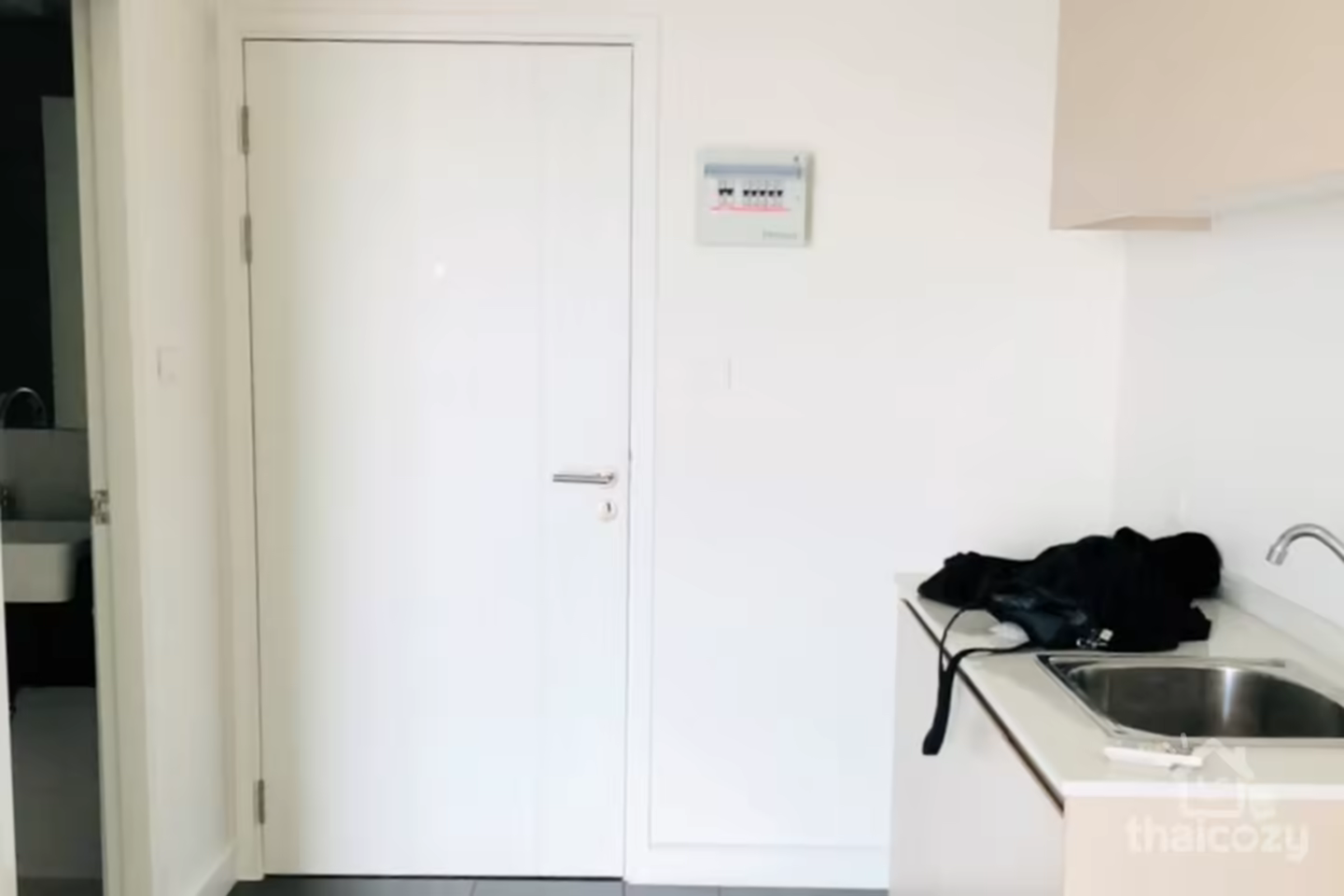 A Space Me Bangna 1BR High-Rise Condo photo 1