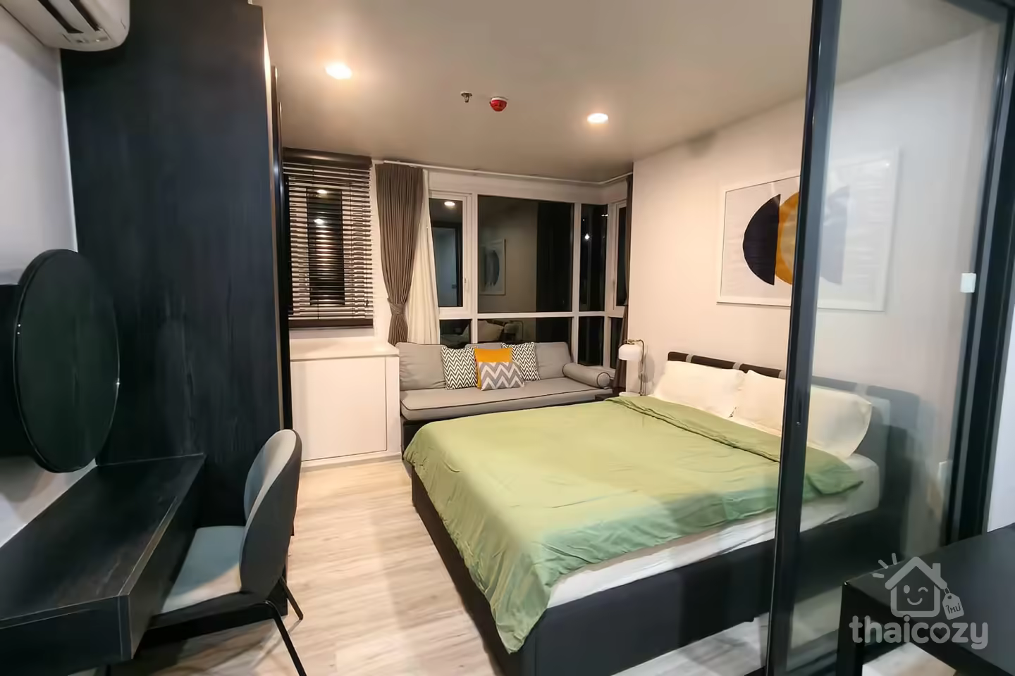 XT Huai Khwang Condo for Rent near MRT photo 1