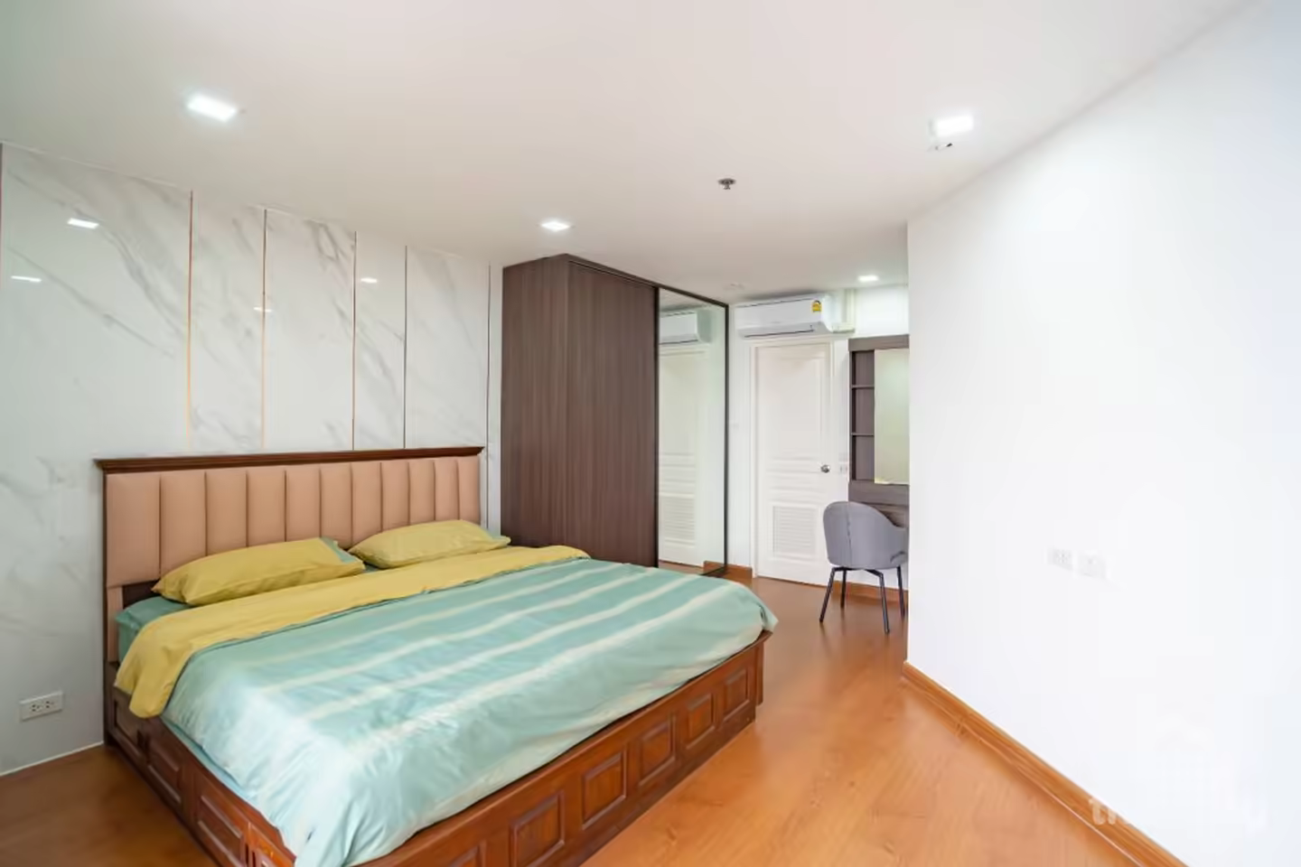 Waterford Diamond Tower 2BR Condo photo 2