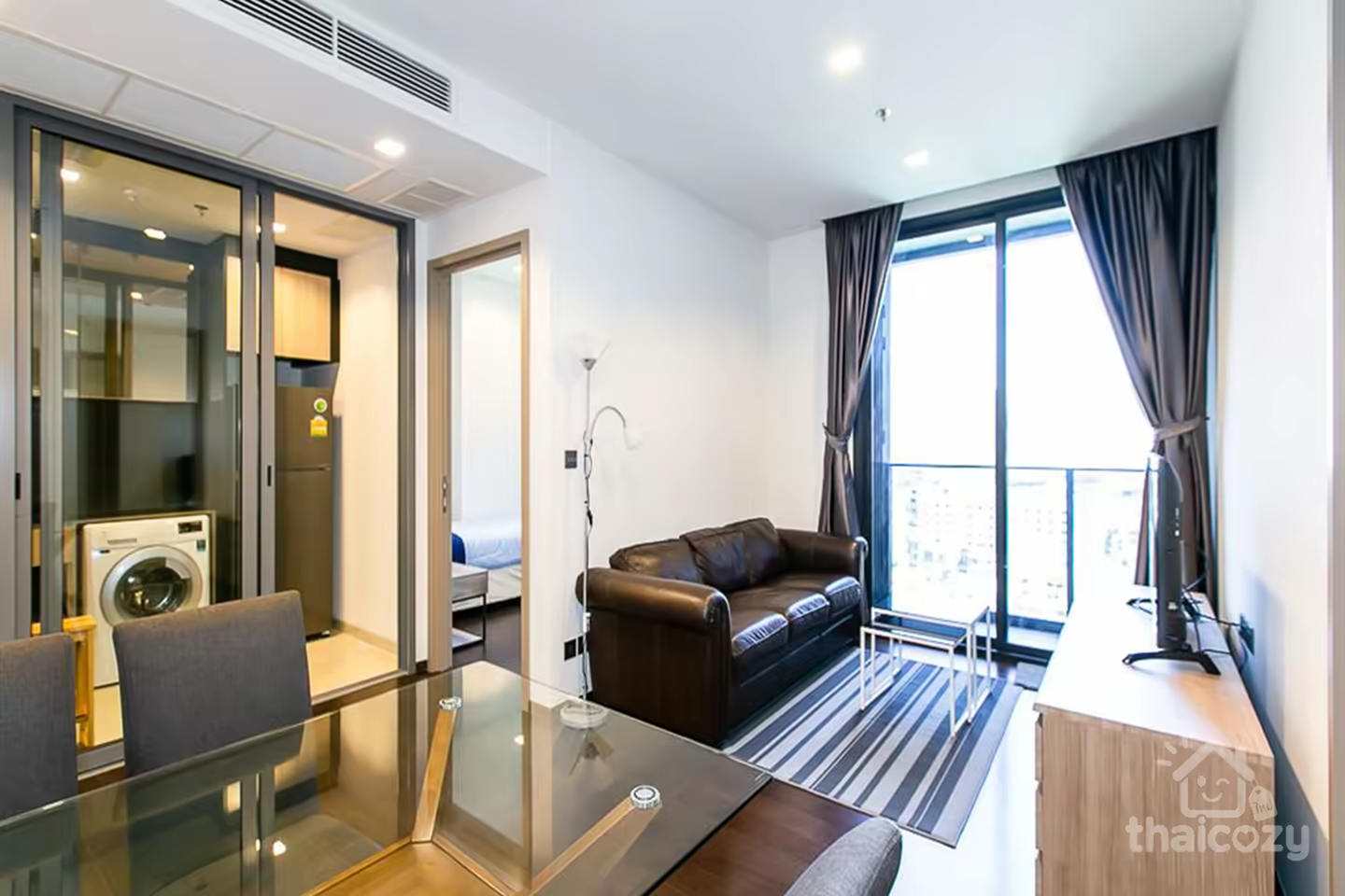 2BR Condo with Pool View at The Line Ratchathewi photo 1