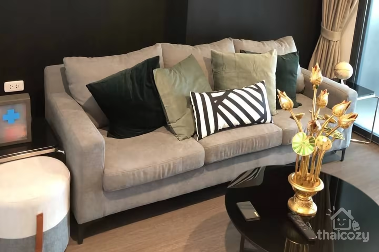 Experience sky view on 24th floor with full facility, ready to move in unit. photo 1