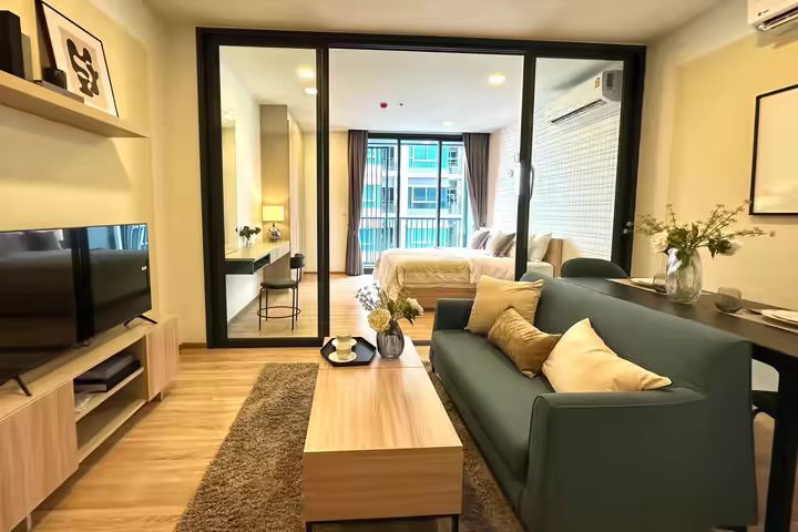 XT Extend your style at XT condominium. CONDO near all city's landmarks and BTS Phrayathai