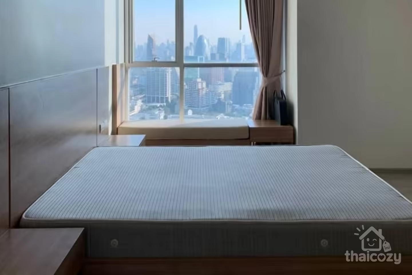 Rhythm-Phahon-Ari is a high-rise condominium with one bedroom on the 37th floor photo 2