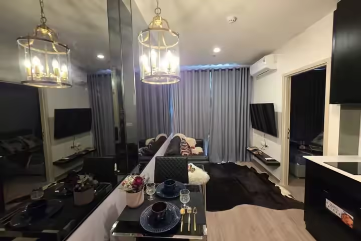 Nue District R9 condo next to Central and MRT Rama 9 Only 180 m.