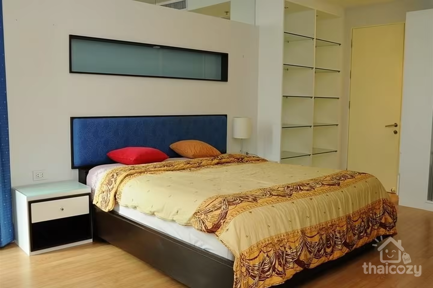 1 step from condo to BTS Ekamai photo 2