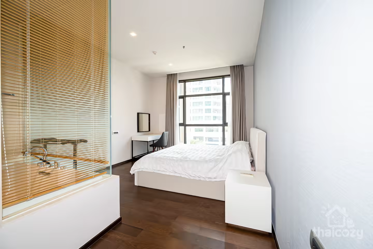 Condo near BTS Phromphong near Emporium photo 2