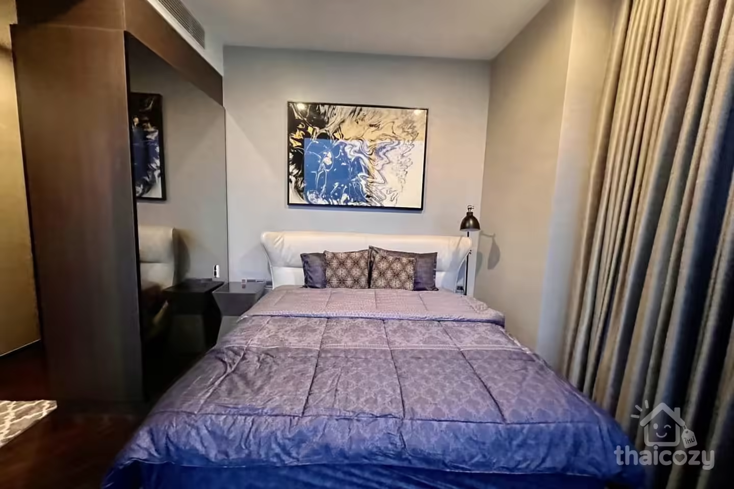 The Esse Sukhumvit 36, In the heart of Sukhumvit Road, just 20 meters from Thonglor BTS Station. photo 2
