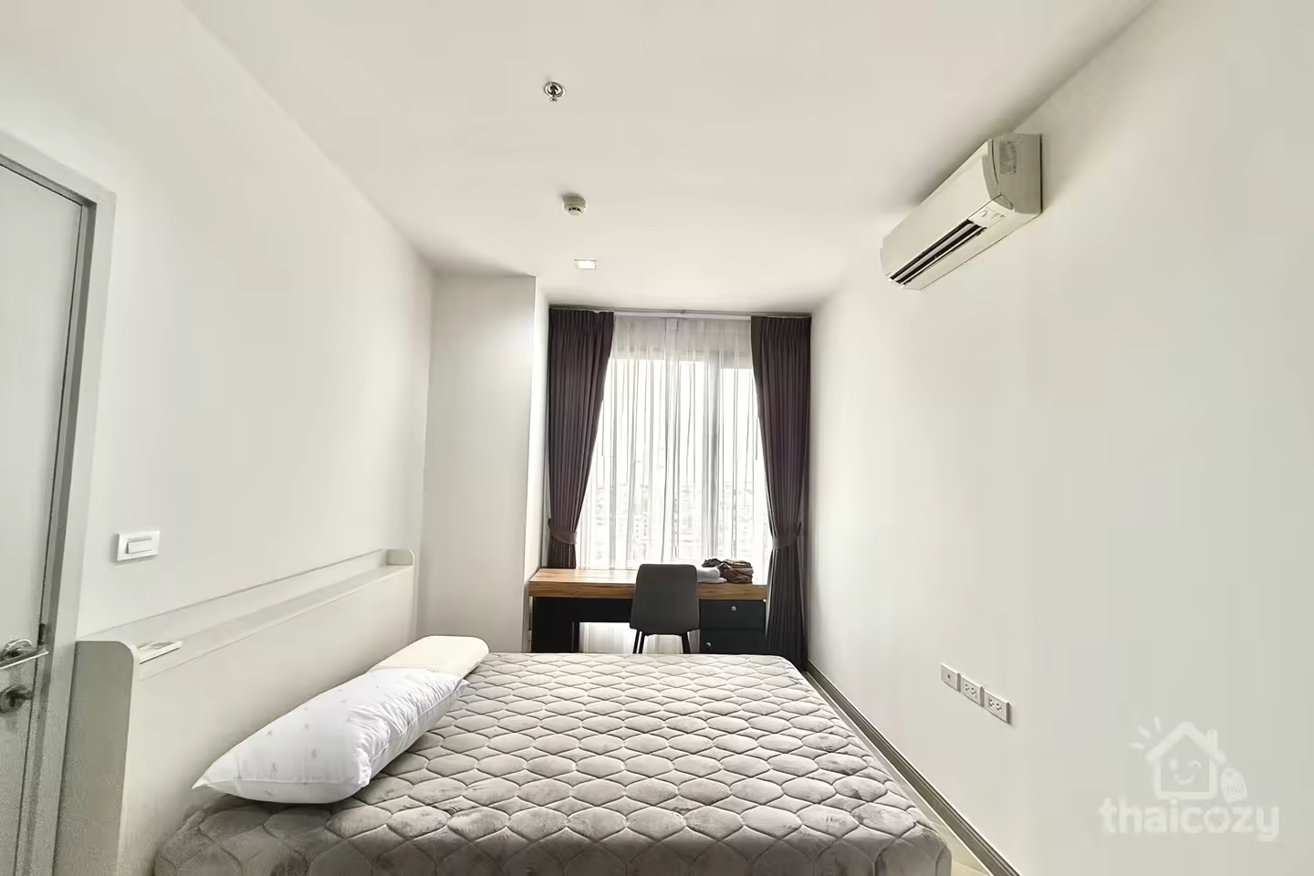 NYE by Sansiri River view condo near BTS Wongwienyai photo 2