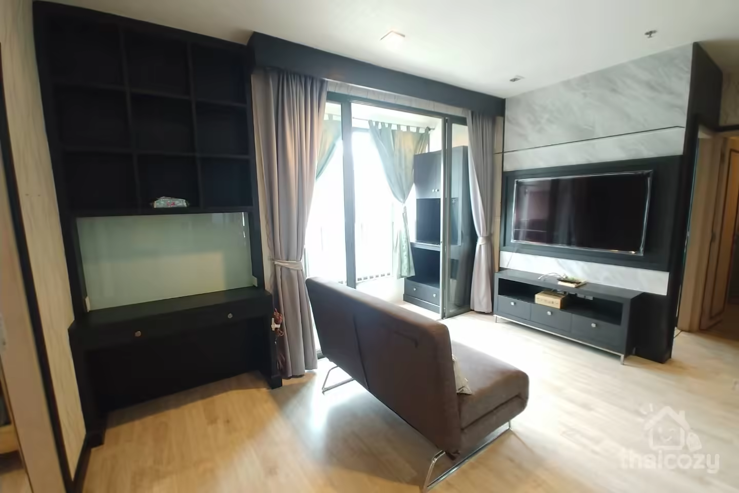 Condo near MRT Rama9, shops, restaurants photo 1