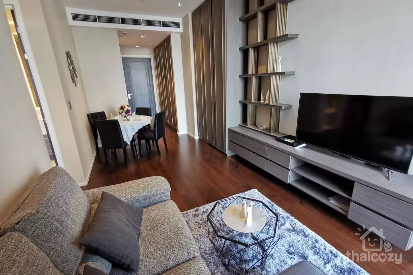 The Diplomat 39 , The 2 bedrooms decorated in luxury style is exceptionally positioned in Sukhumvit 39 photo 1