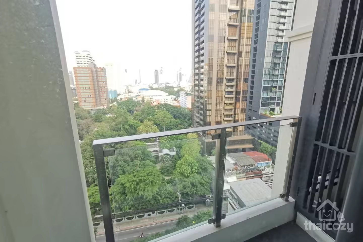 The Diplomat 39 , The 2 bedrooms decorated in luxury style is exceptionally positioned in Sukhumvit 39 photo 2