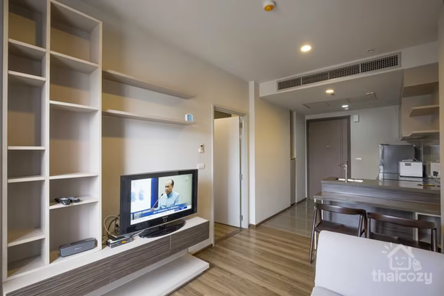 ONYX Phahonyothin Condo 240m to BTS Saphan Kwai near shops photo 2