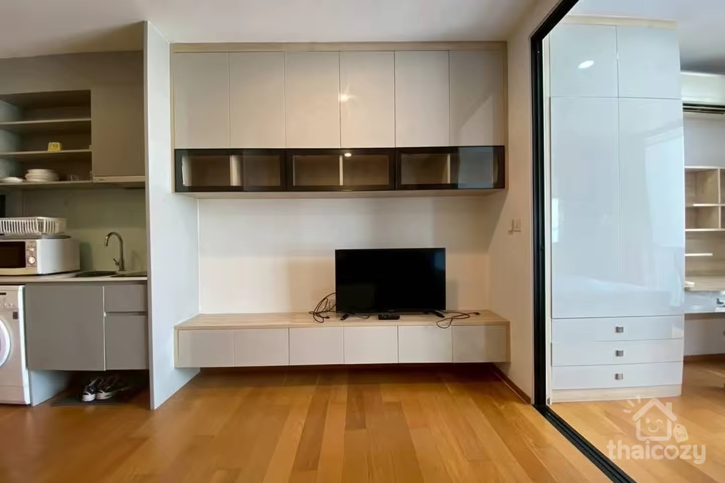 Noble Revo Silom, Condo near BTS Surasak and school photo 1