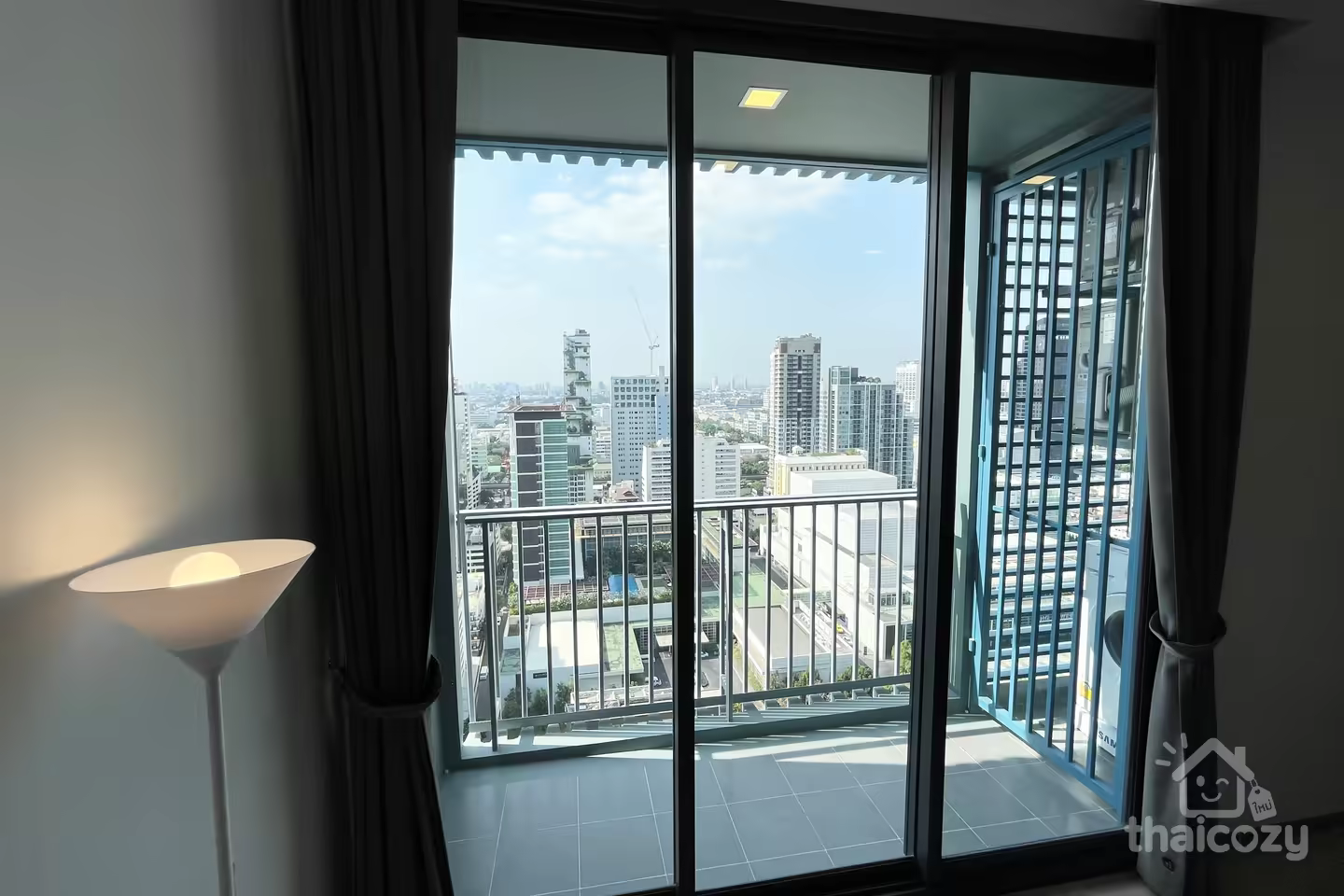 XT PHAYATHAI, New Lifestyle Condominium by Sansiri. Offering full and co-sharing facilities photo 2