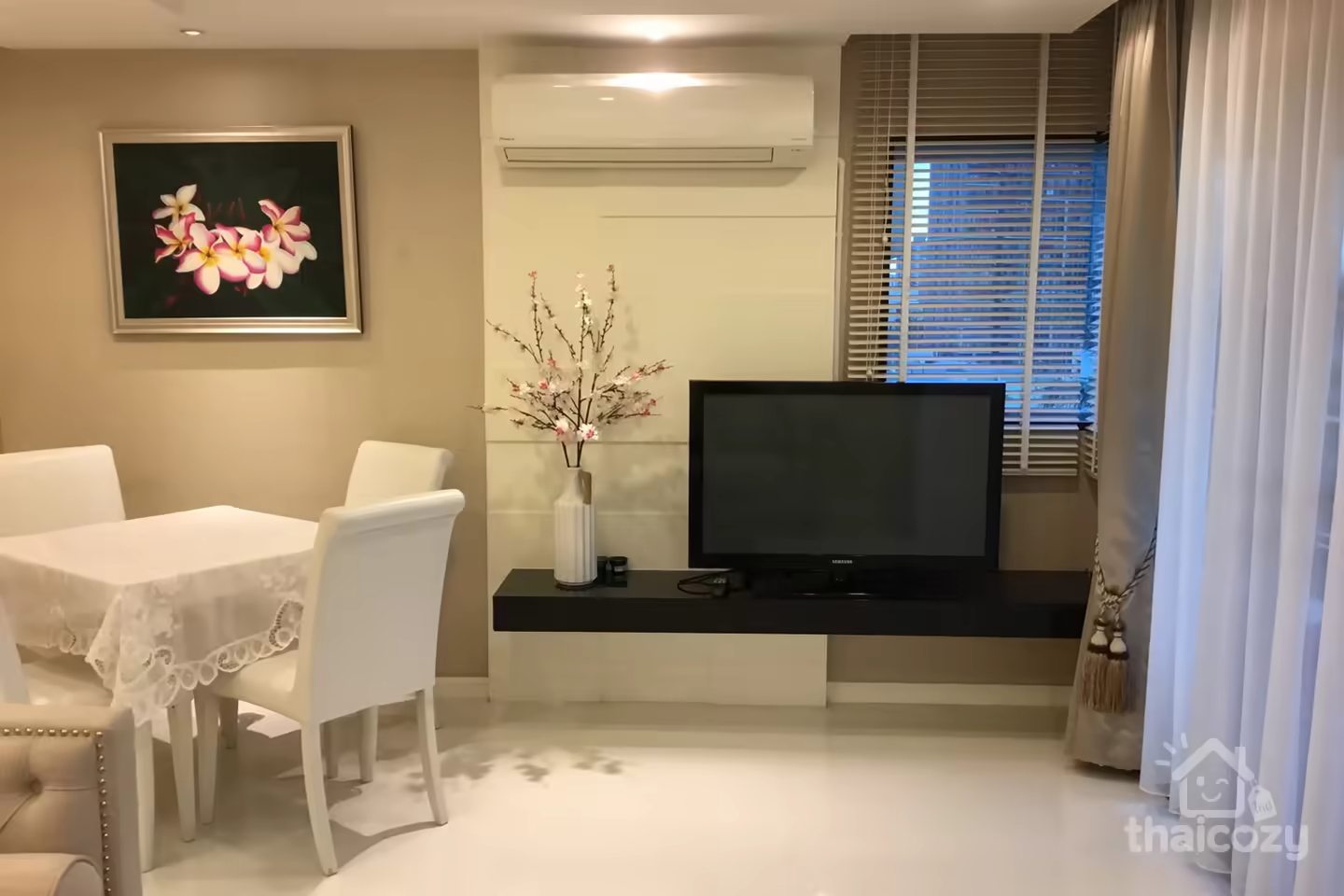 Distinctive condo near BNH, restaurants photo 1