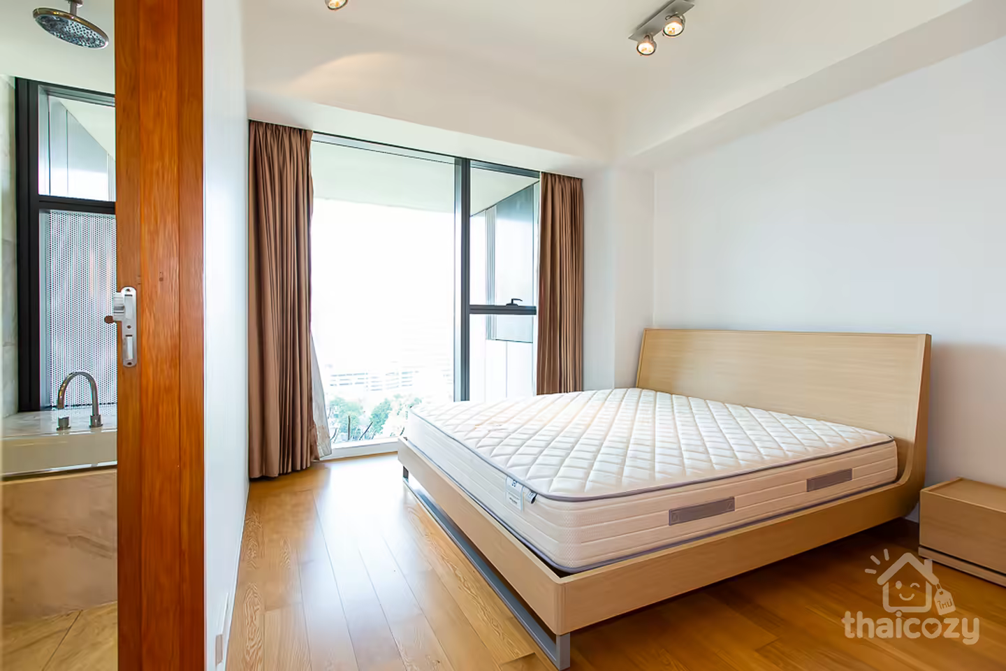 The Met is the superb property is perfectly located in a Central Business District as Sathorn area photo 2