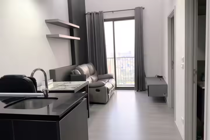 NYE by Sansiri River view condo near BTS Wongwienyai