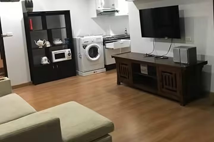 Nice room, near BTS Ekamai full function