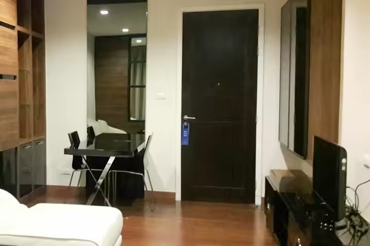Art Decoc condo in heart of Thong Lo