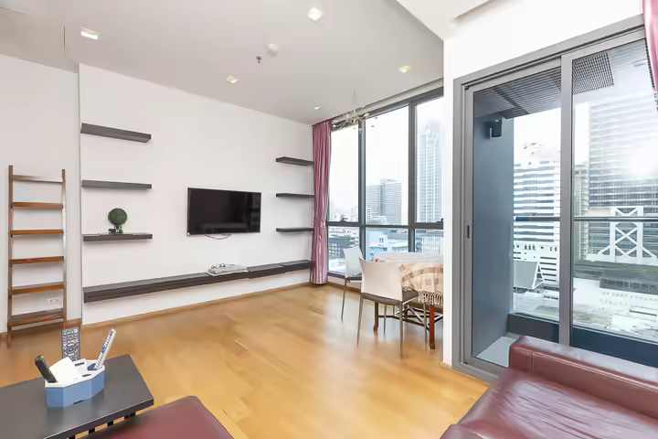 Condo 100 m to BTS Nana near shops