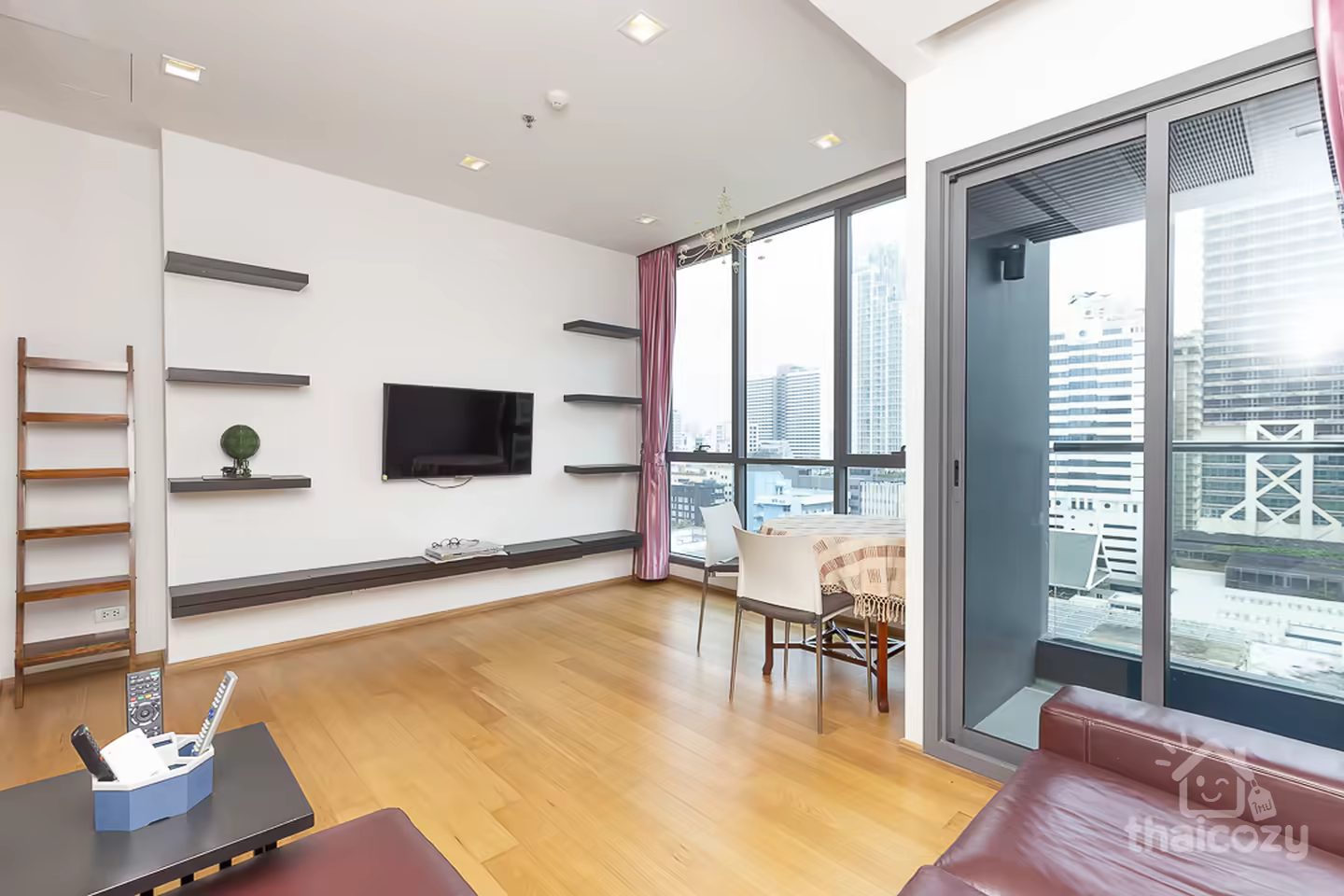 Condo 100 m to BTS Nana near shops photo 1