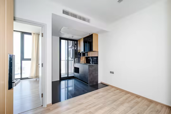 24th Floor Condo with Stunning City View