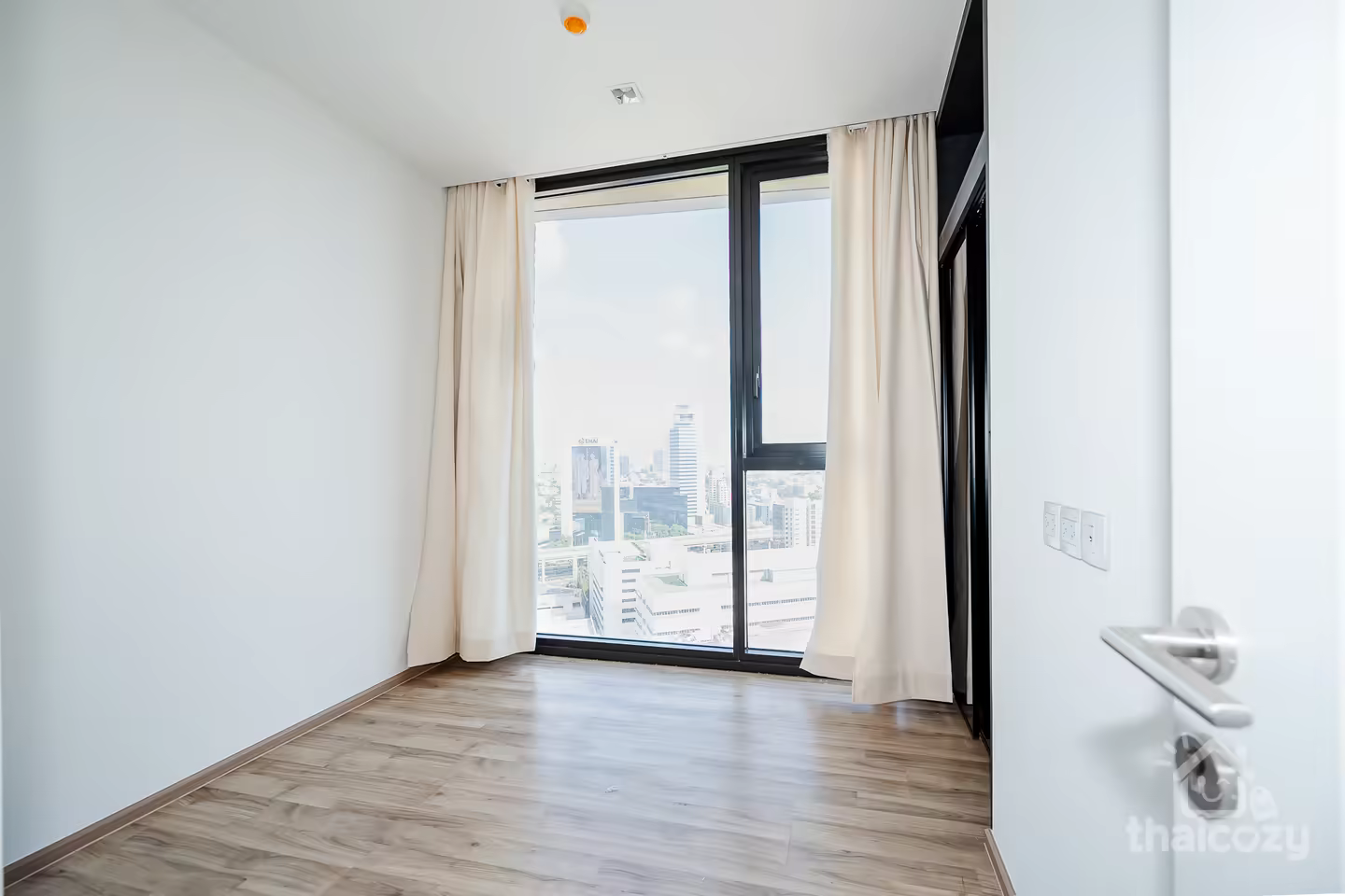 24th Floor Condo with Stunning City View photo 2
