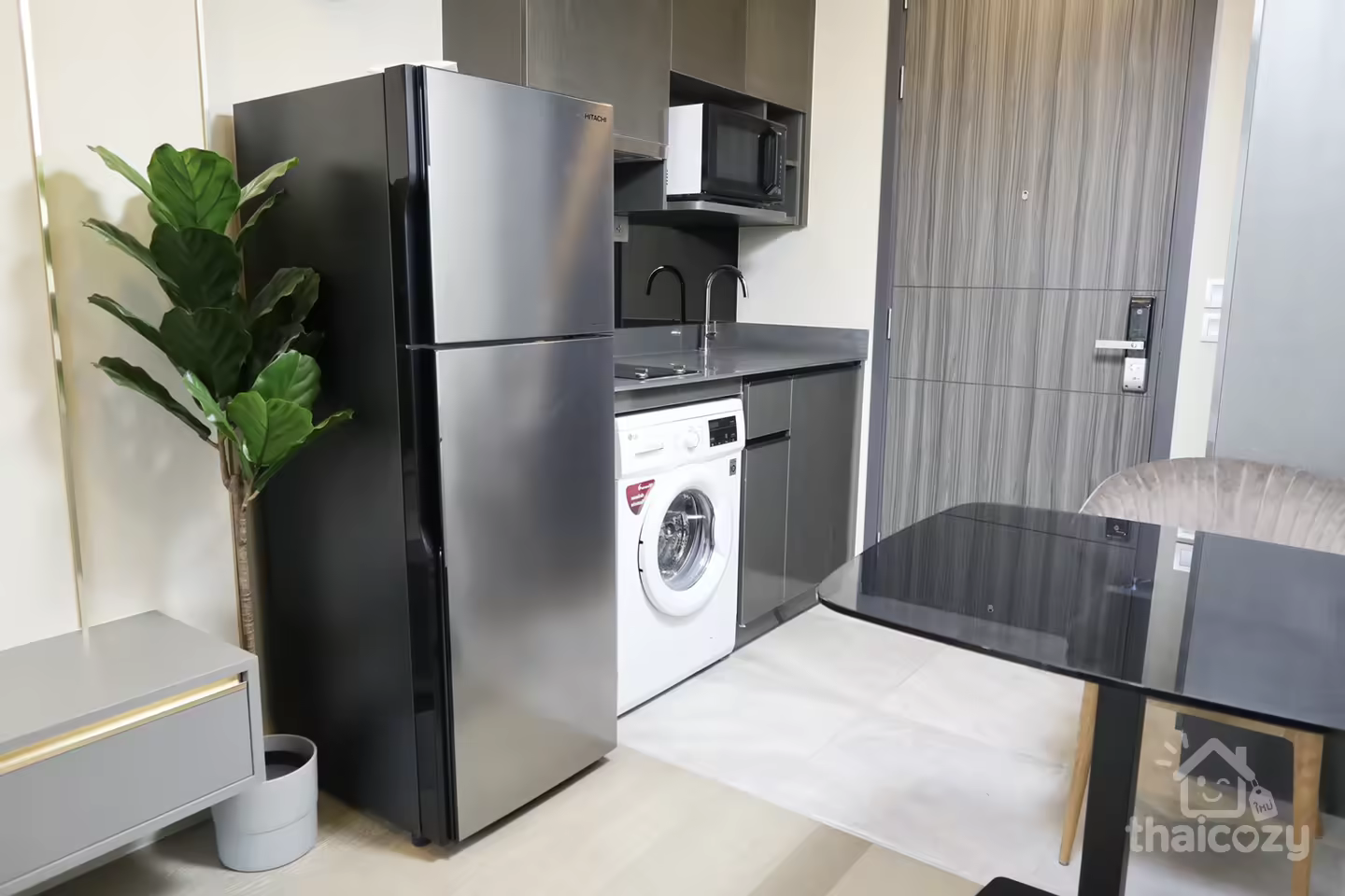 Luxury condo near MRT Sukhumvit with a few steps photo 2