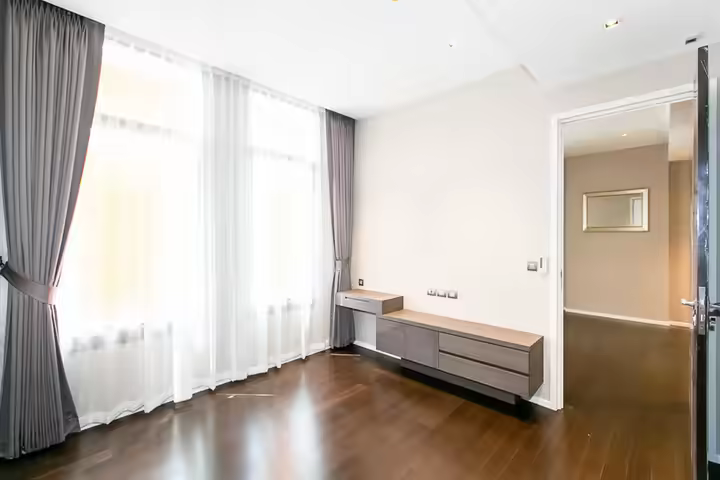 The Diplomat 39, Luxury condo, just 100m to EmQuartier