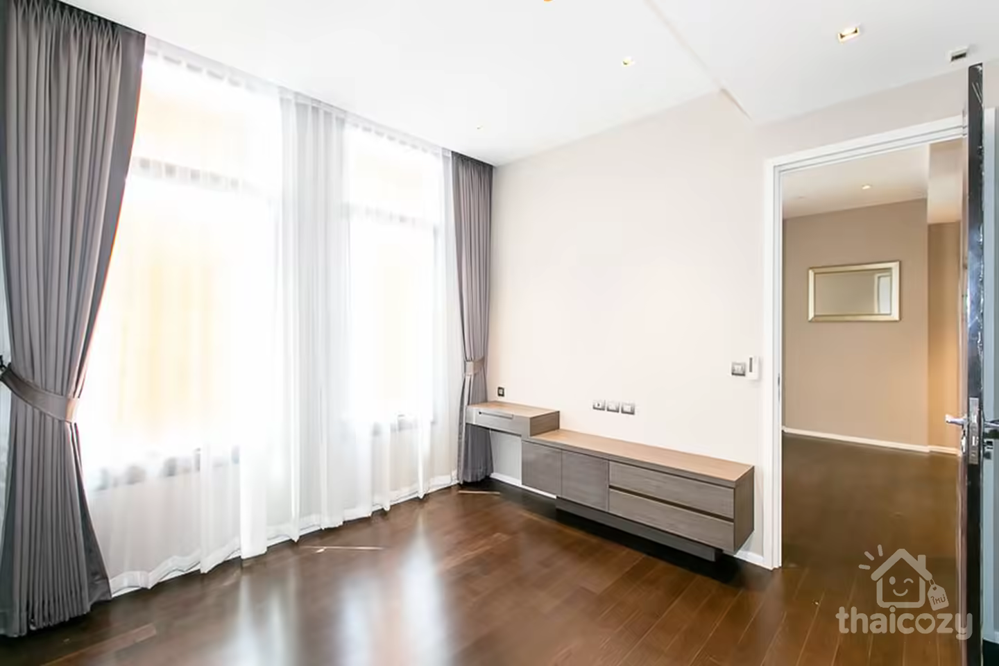 The Diplomat 39, Luxury condo, just 100m to EmQuartier photo 1