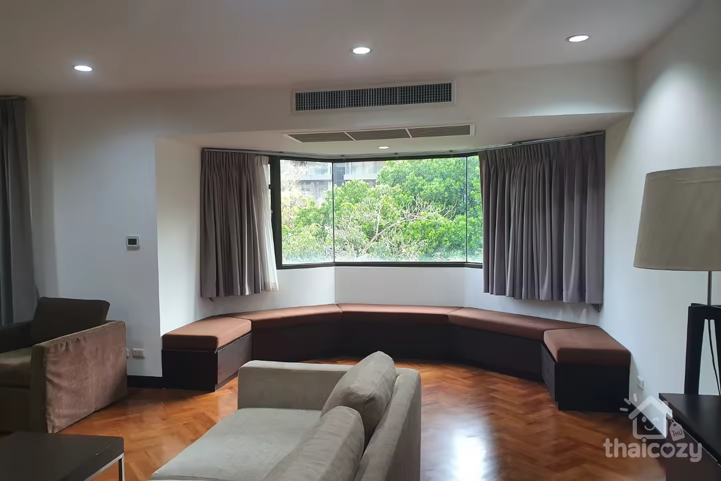 3 bedrooms at Baan Suanpetch and easy access to BTS and main roads photo 2