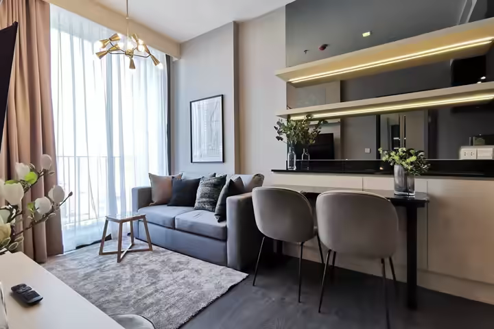 Easy access condo 5 minutes to BTS/MRT