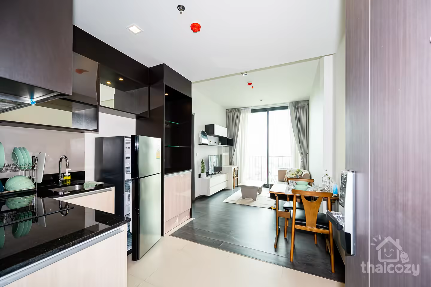 Easy access condo 5 minutes to BTS/MRT Corner Unit , Hight Floor photo 1
