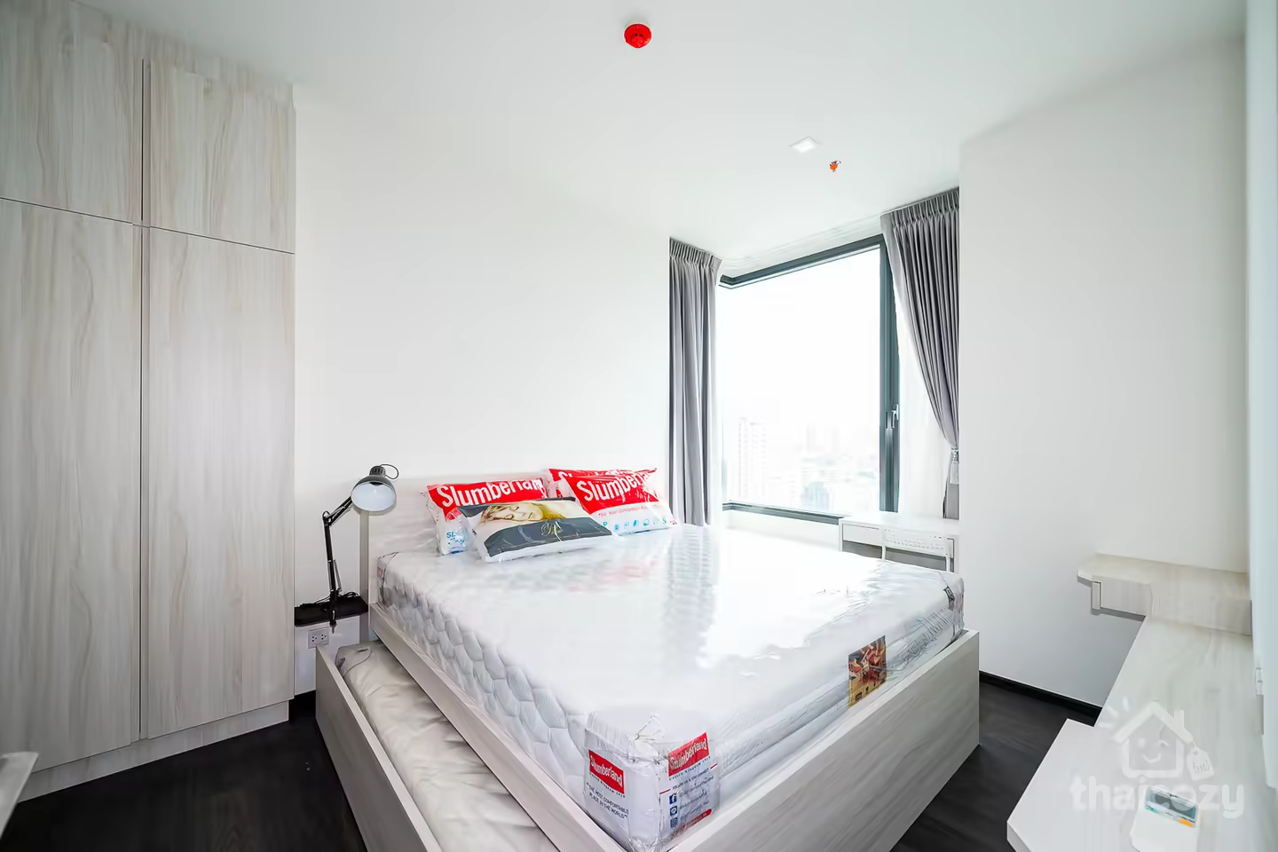 Easy access condo 5 minutes to BTS/MRT Corner Unit , Hight Floor photo 2