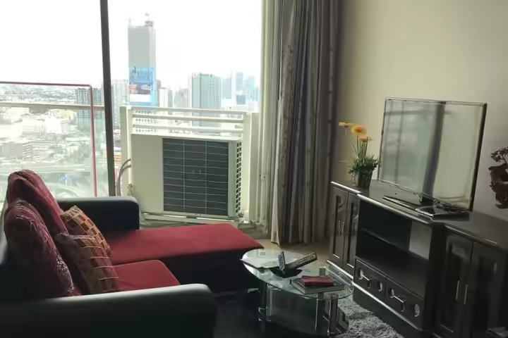 Luxury condo near BTS Phra Kanong, shops