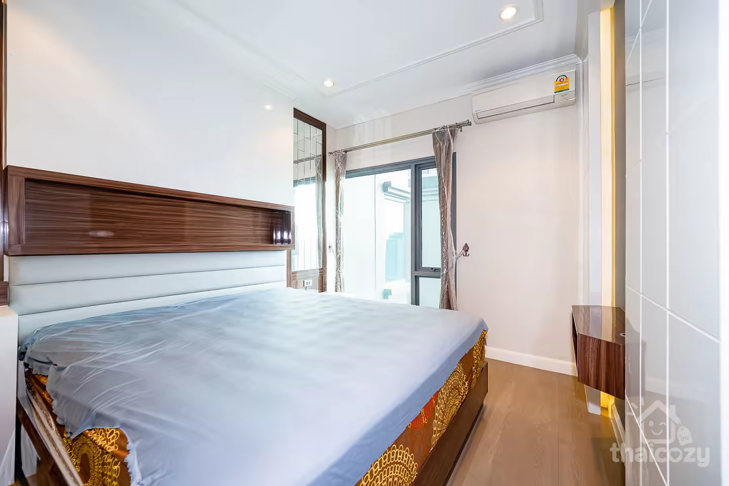 This splendid one bedroom unit decorated in stylish style, features well-presented bedroom. photo 2
