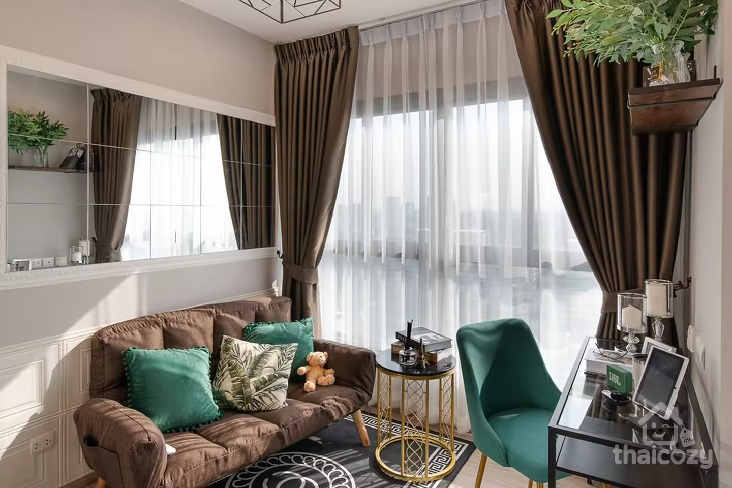 Condo near shops fit all lifestyle photo 1