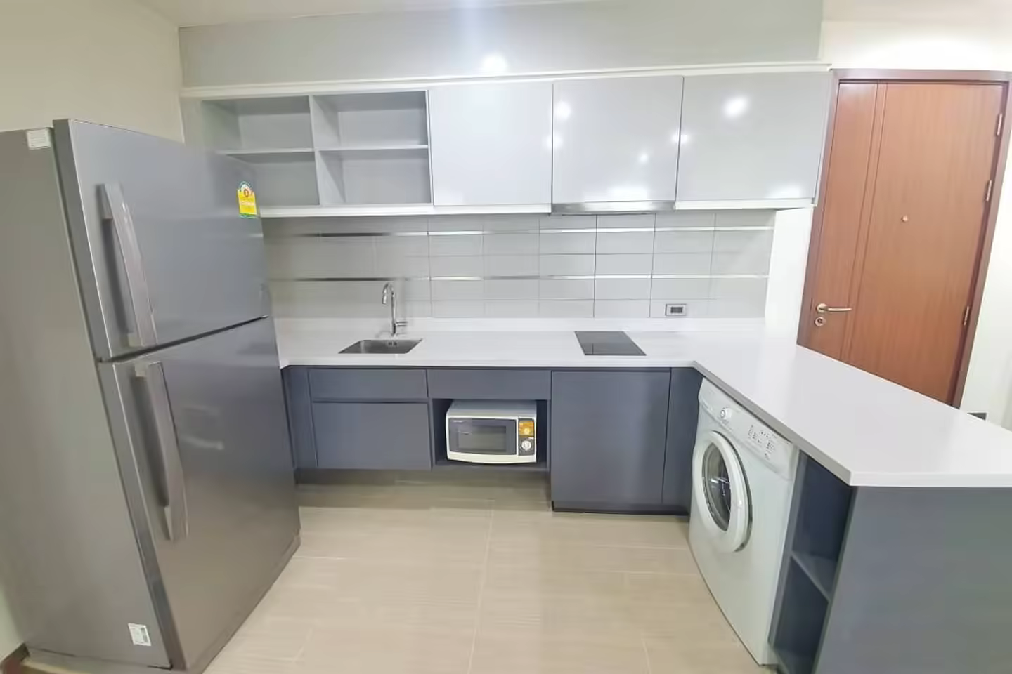 Condo near BTS PhraKhanong full function photo 2