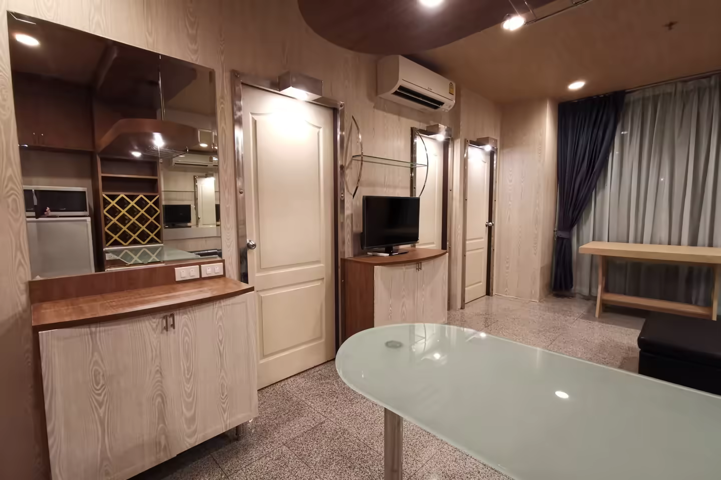 2 Bedroom unit for rent, close to BTS Surasak and Bangkok Christian College photo 2
