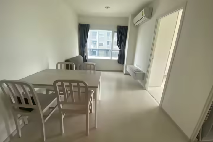 Aspire Erawan, the rental unit comes with full of furniture and electrical appliances