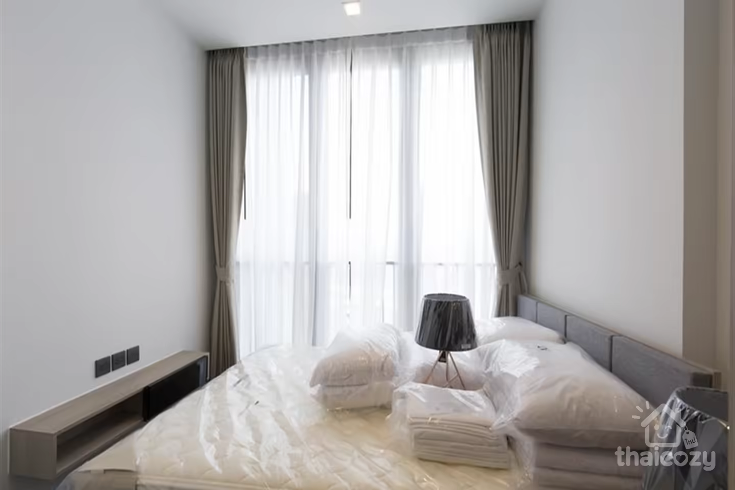 Decorated in contemporary style with furniture in the brand new condo positioned in RAMA 9 photo 2